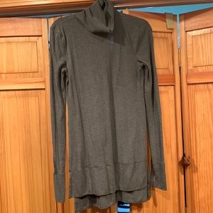 Guess gray mock neck l/s sweater with thumb holes and high/low hem w/split sides